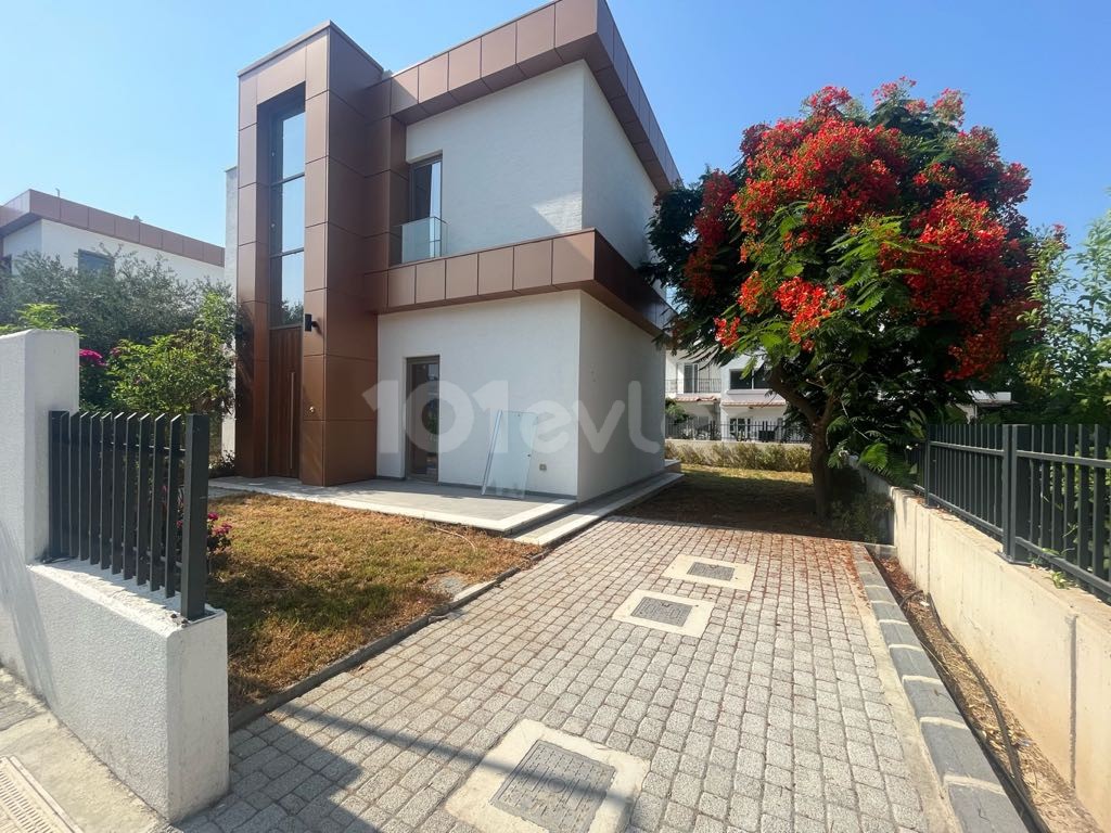 Ozanköy'de satılık yeni bitmiş  villa