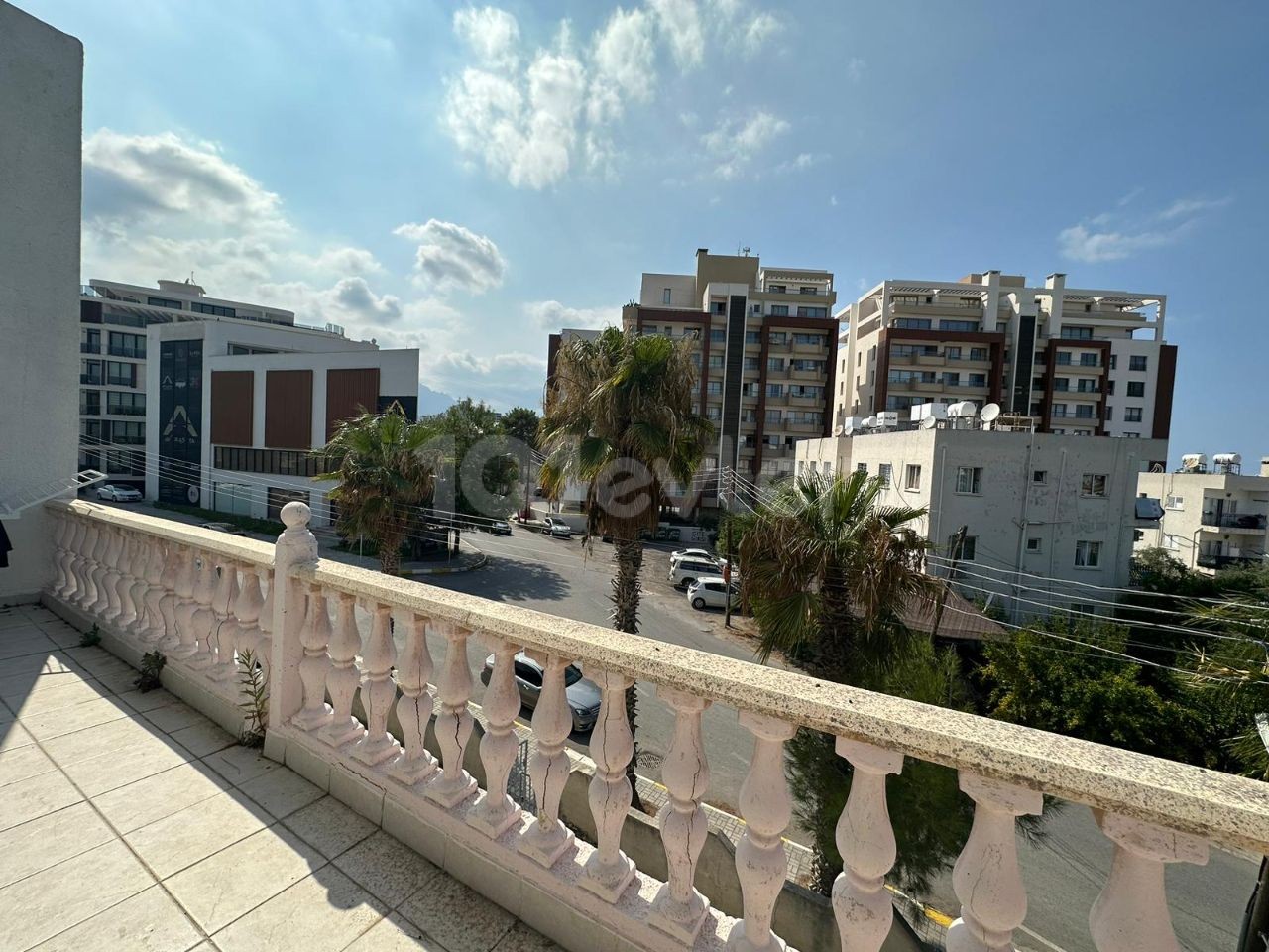 3+1 PENTHOUSE FLAT FOR SALE IN THE CENTER OF KYRENIA