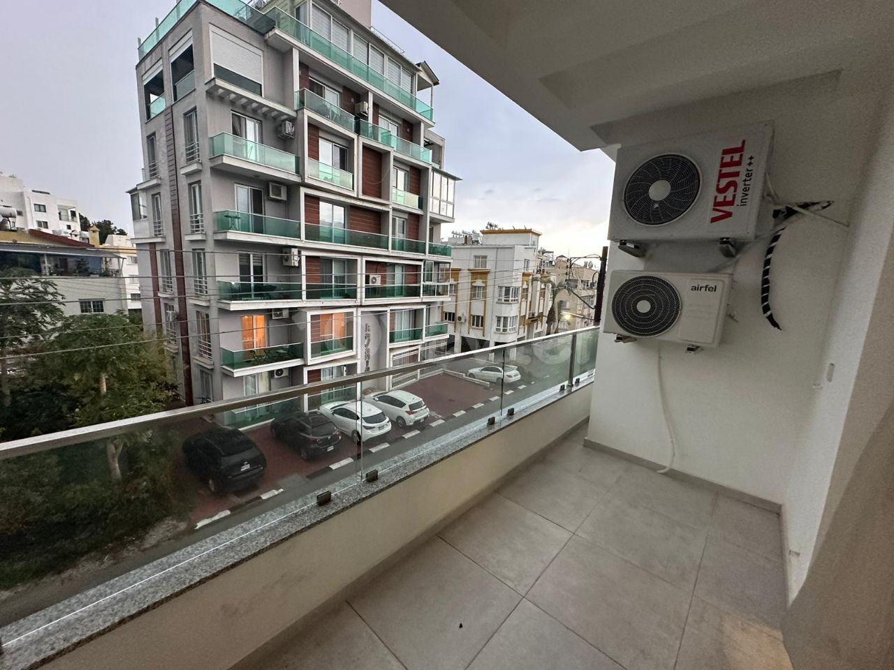 GİRNE ŞEHİR MERKEZİNDE SATILIK  2+1 DAİRE