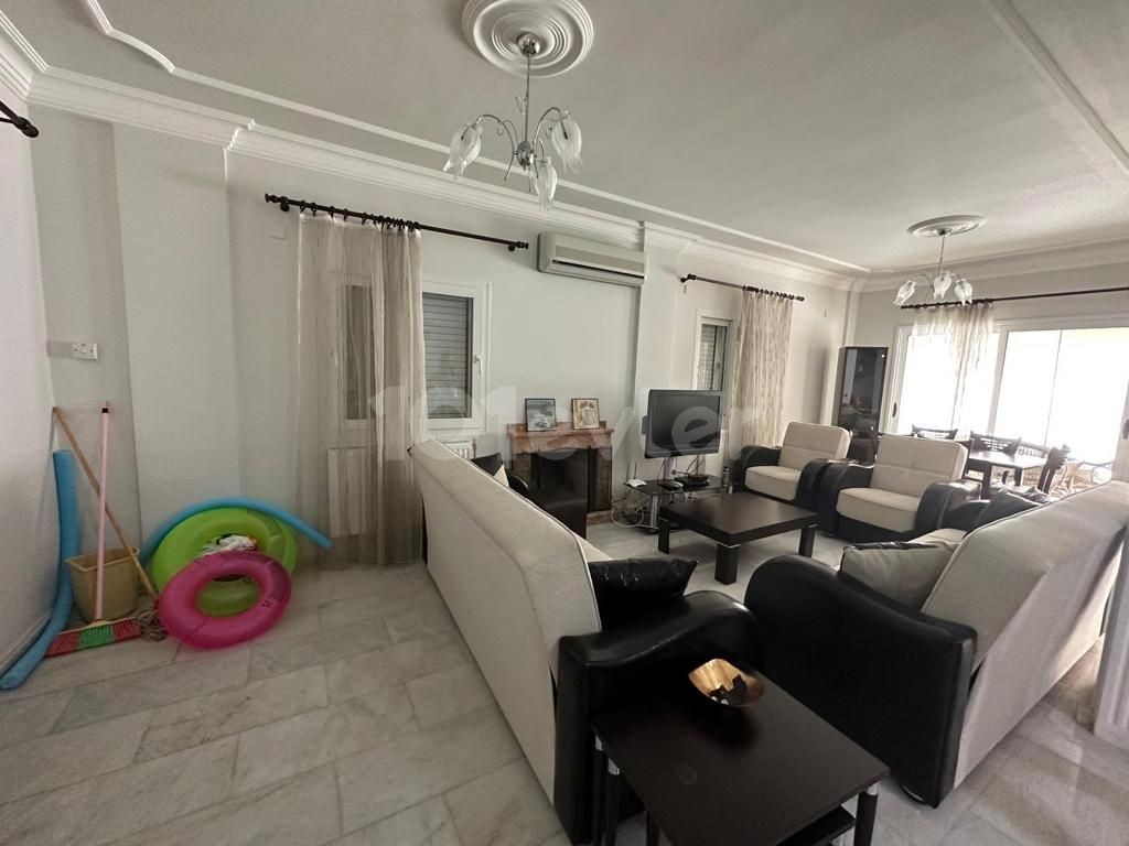 3+1 Villa zur Miete mit privatem Pool in Karaoğlanoğlu