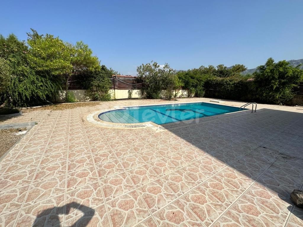 3+1 villa for rent with private pool in Karaoğlanoğlu