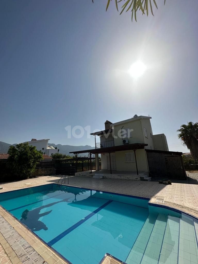 3+1 villa for rent with private pool in Karaoğlanoğlu