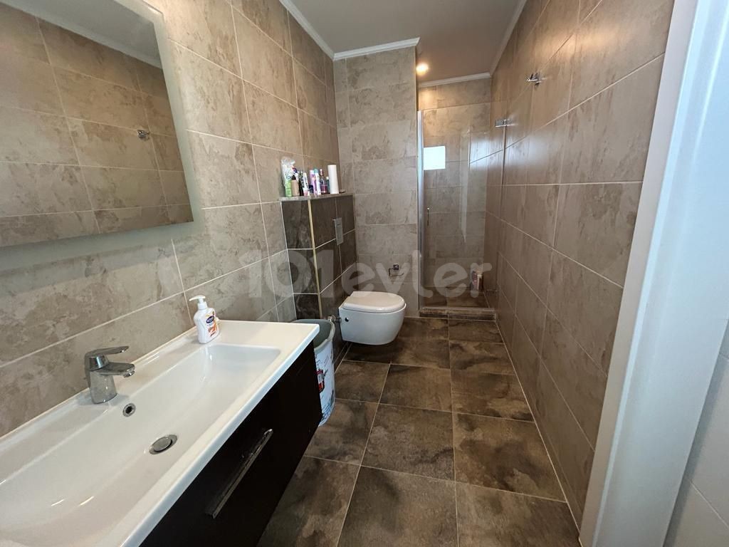 3+1 WOHNUNG ZUM VERKAUF IN KYRENIA ELEGANCE LAGE MIT STADT- UND MEERBLICK