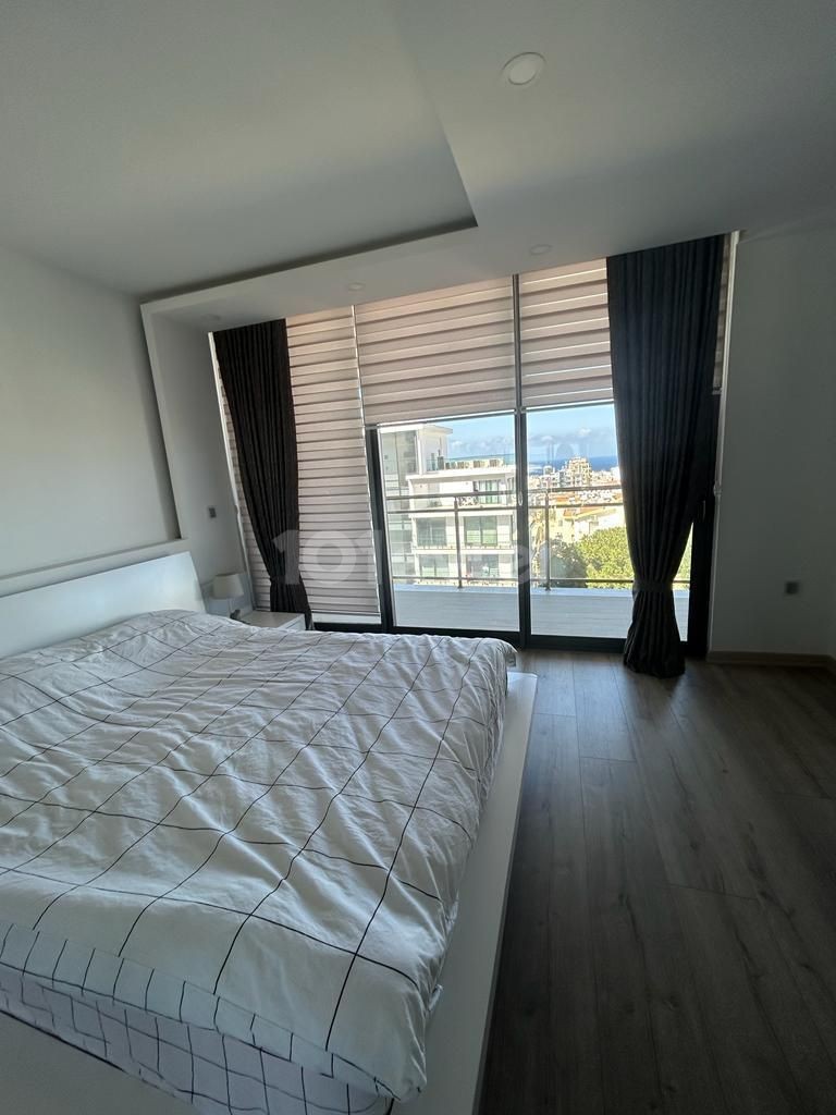 3+1 WOHNUNG ZUM VERKAUF IN KYRENIA ELEGANCE LAGE MIT STADT- UND MEERBLICK