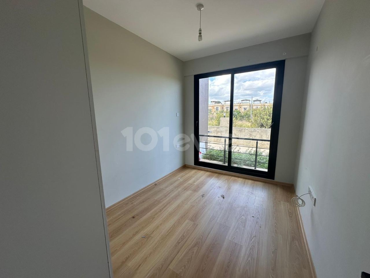 GİRNE TÜM VERGİLERİ ÖDENMİŞ FIRSAT 2+1 SATILIK DAİRE