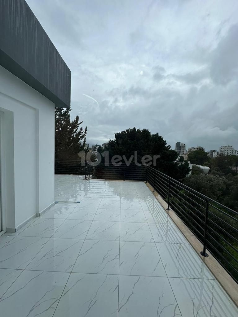 GİRNE MERKEZ 4+1 KİRALIK PENTHOUSE DAİRE