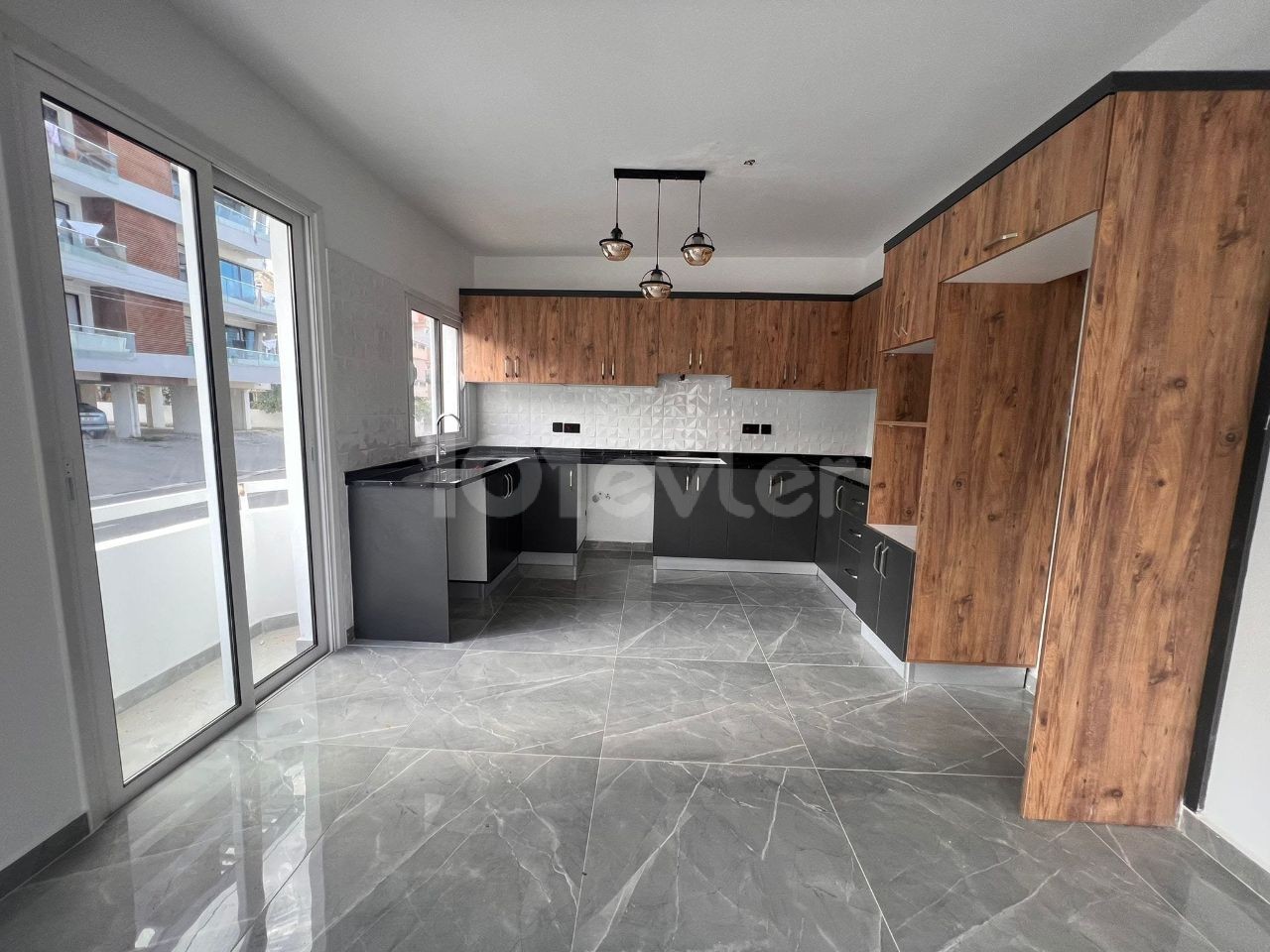 3+1 FLAT FOR SALE IN KYRENIA NUSMAR MARKET AREA