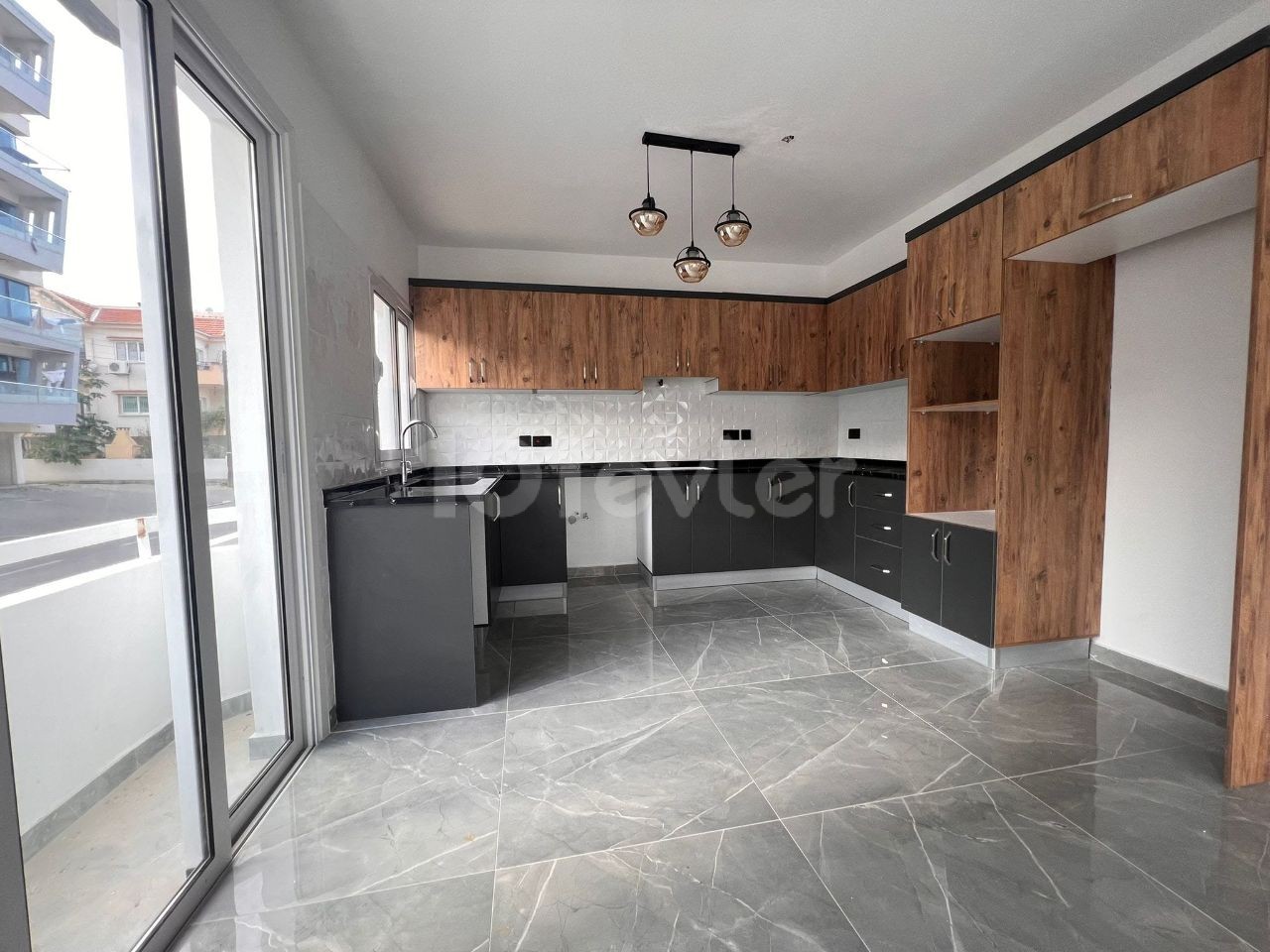 3+1 FLAT FOR SALE IN KYRENIA NUSMAR MARKET AREA