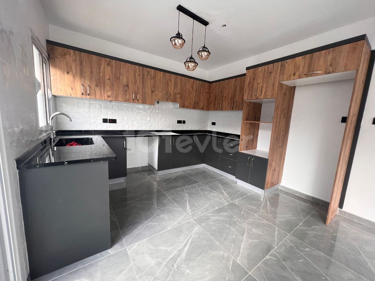 3+1 FLAT FOR SALE IN KYRENIA NUSMAR MARKET AREA