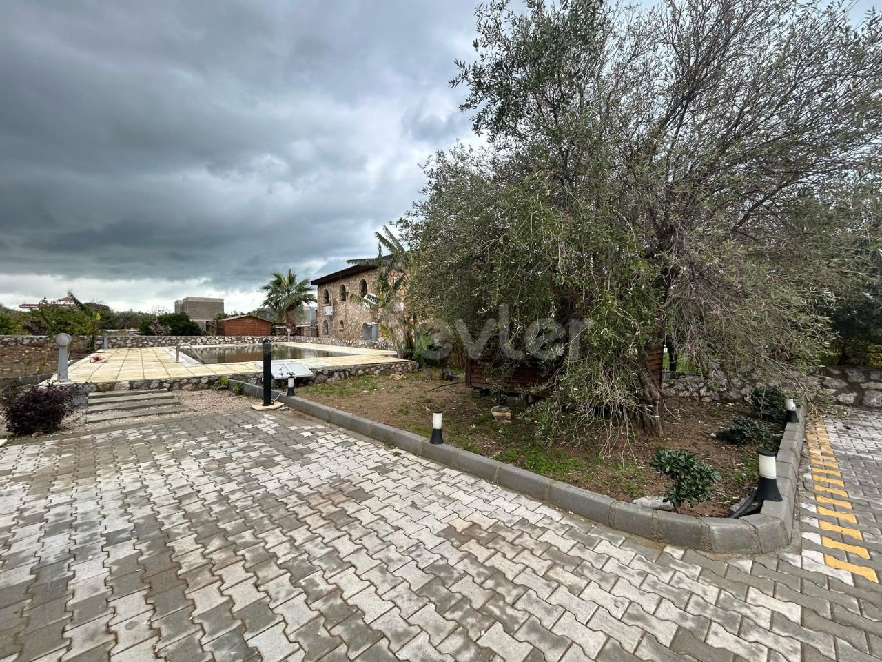 1+1 OPPORTUNITY FLAT FOR SALE IN KYRENIA LAPTA REGION