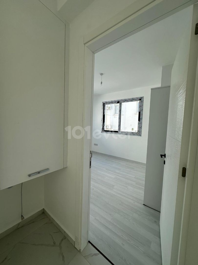 KYRENIA CENTER UNFURNISHED 2+1 FLAT FOR RENT