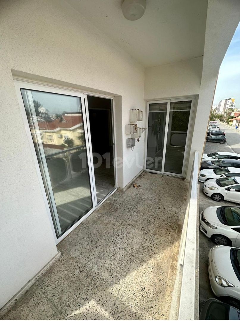 3+1 Wohnung zur Miete in zentraler Lage in Kızılbaş