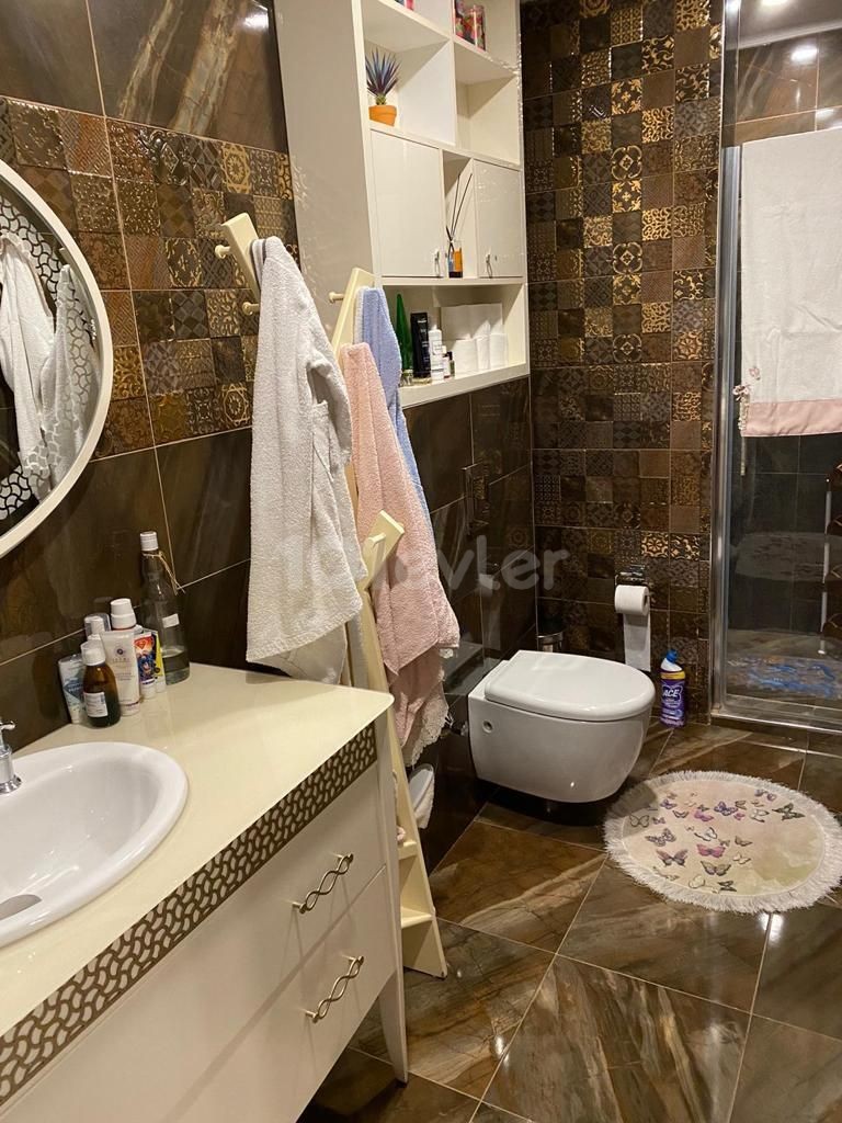 Girne Merkezde Lüks Eşyalı Kiralık Tek Yetkili 3+1 Residence