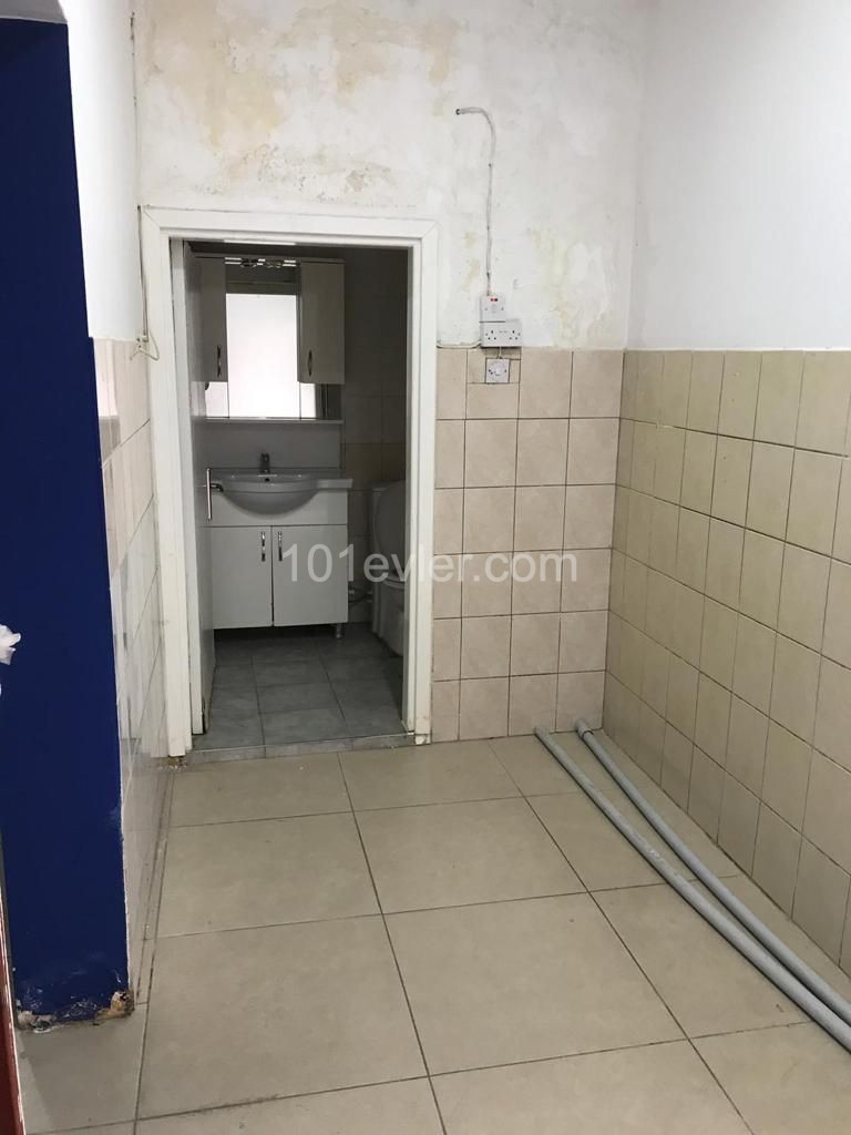 sahibinden kiralık Girne çarşı merkezde sende katlı depolu büyük dükkan