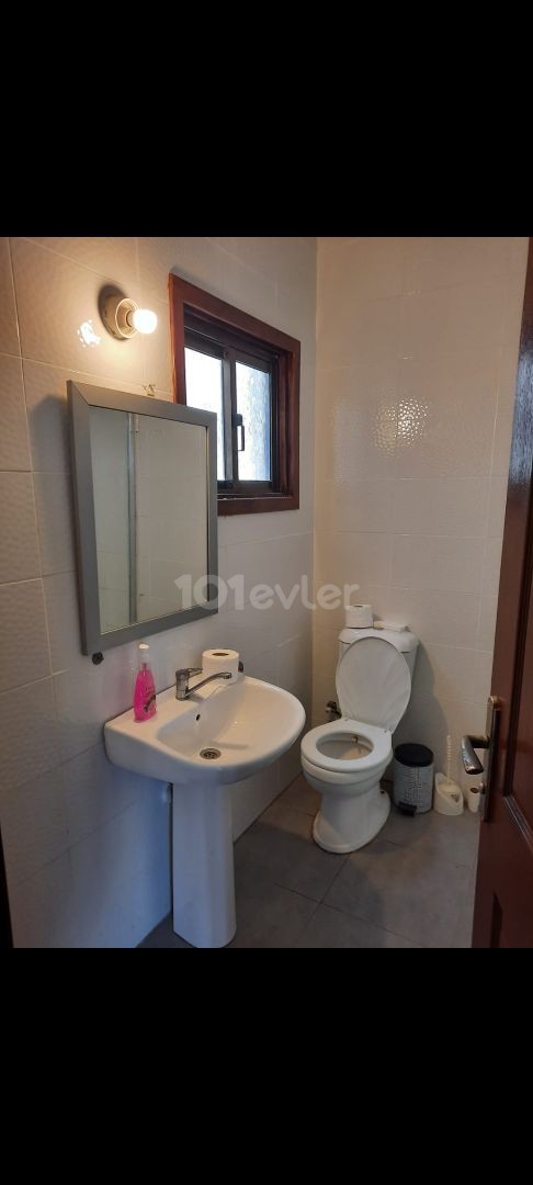 Kiralık Girne merkez Colony gelmeden 2+1 daire 