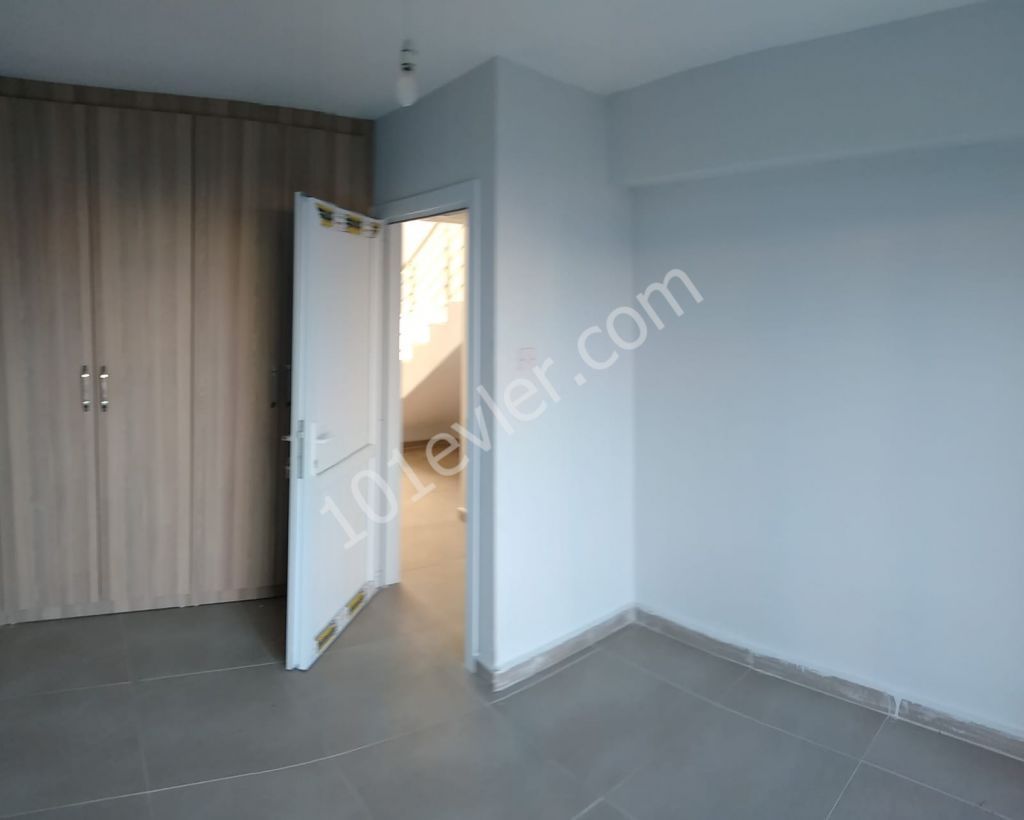 ALSANCAK  DA KİRALIK 2 ODA SALON MOBİLYASIZ SIFIR DAİRE