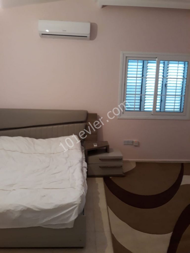 Lapta'da kiralık full eşyalı 3+1 villa!