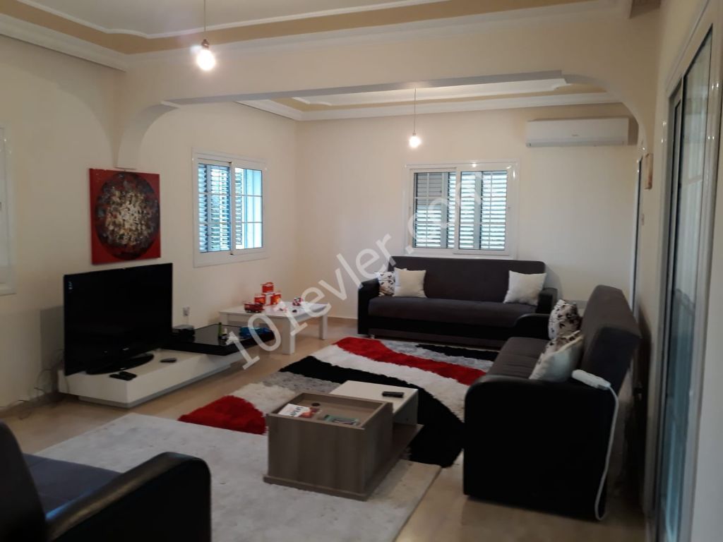 Lapta'da kiralık full eşyalı 3+1 villa!