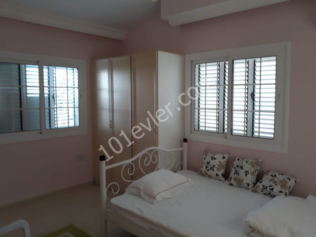 Lapta'da kiralık full eşyalı 3+1 villa!