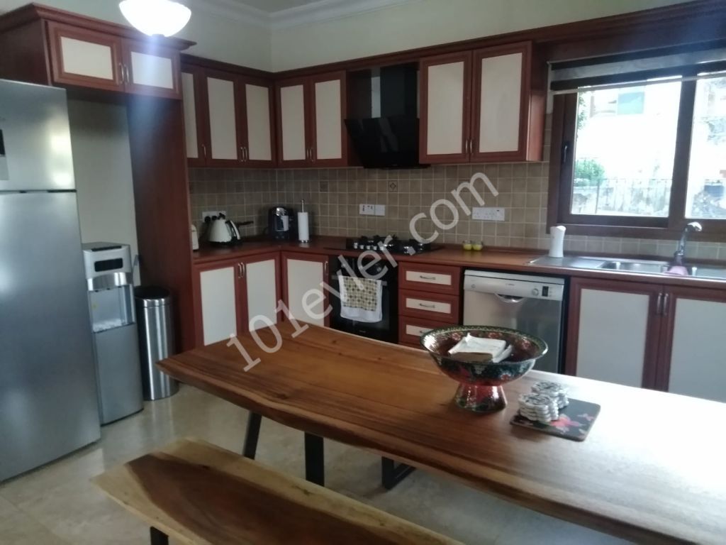 Girne Karmi'de kiralık özel yüzme havuzlu full eşyalı 3+1 villa!