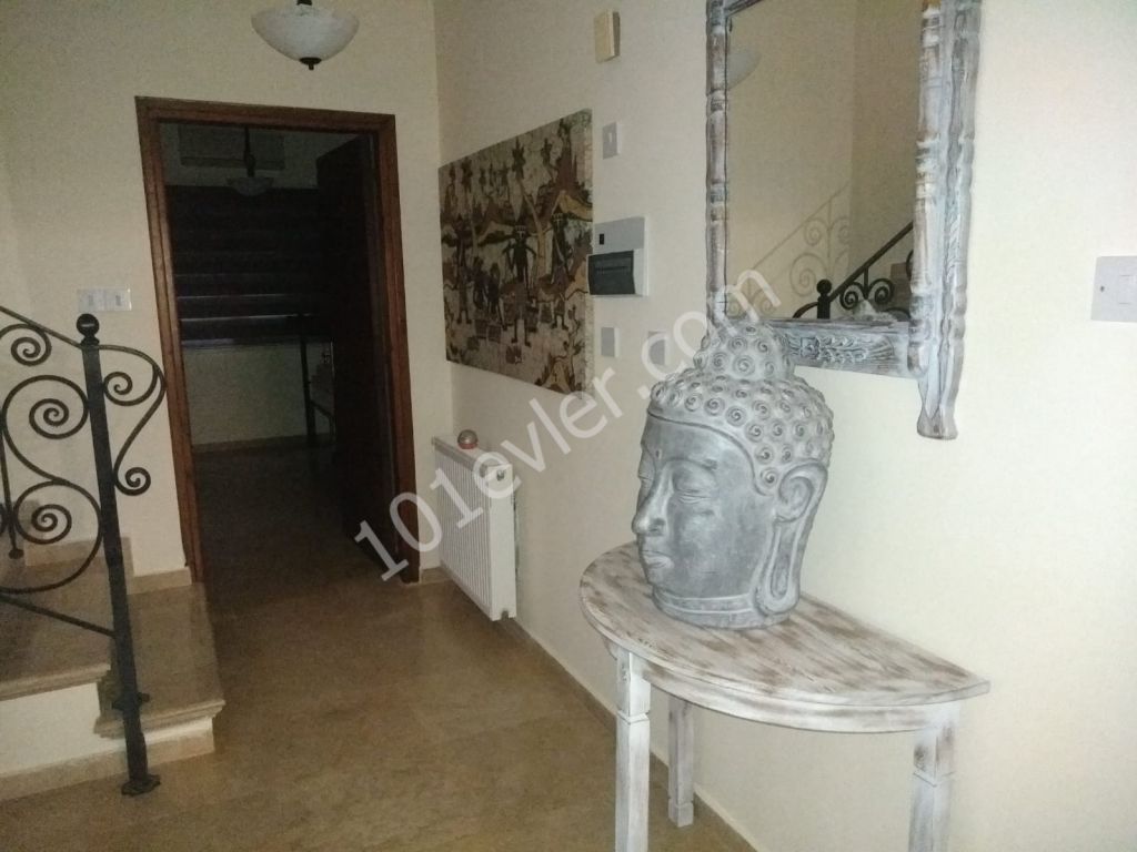 Girne Karmi'de kiralık özel yüzme havuzlu full eşyalı 3+1 villa!