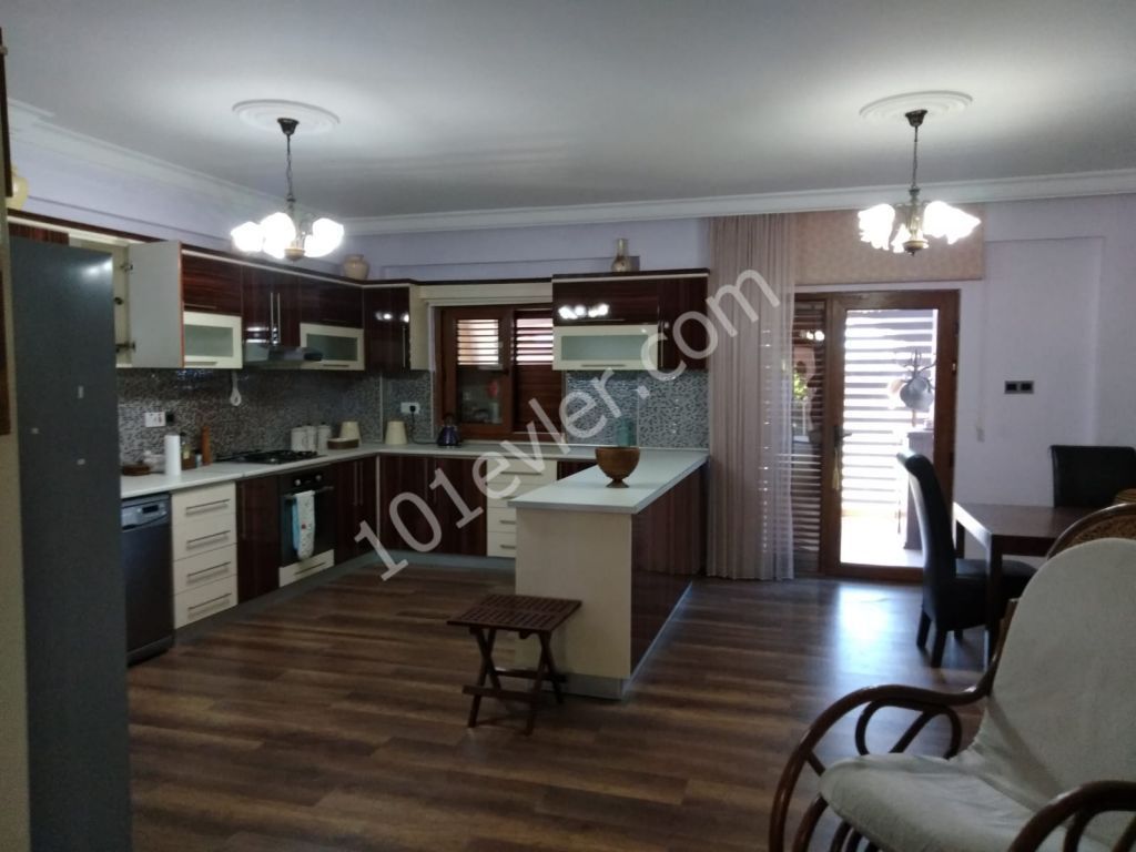 Girne Çatalköy'de kiralık full eşyalı 3+1 villa!