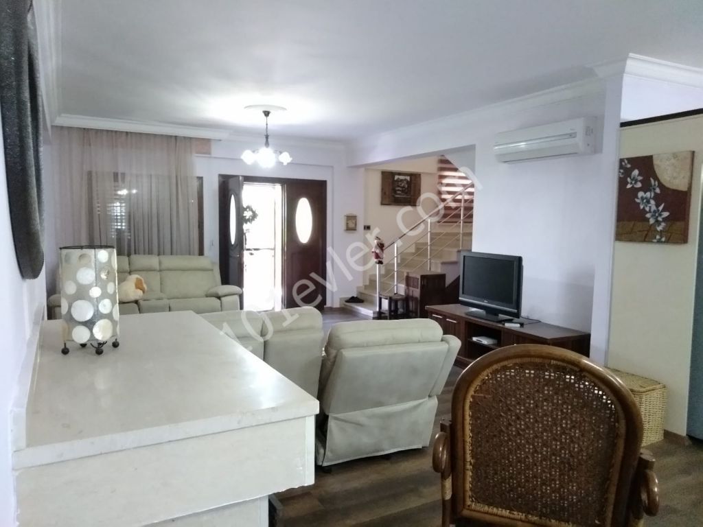 Girne Çatalköy'de kiralık full eşyalı 3+1 villa!