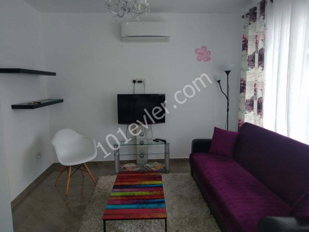 Girne merkezde kiralık full eşyalı 2+1 daire!