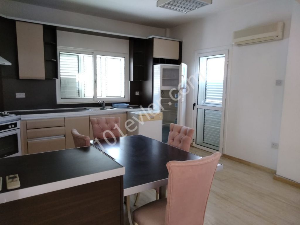 Girne Beylerbeyi'nde kiralık full eşyalı 3+1 villa!