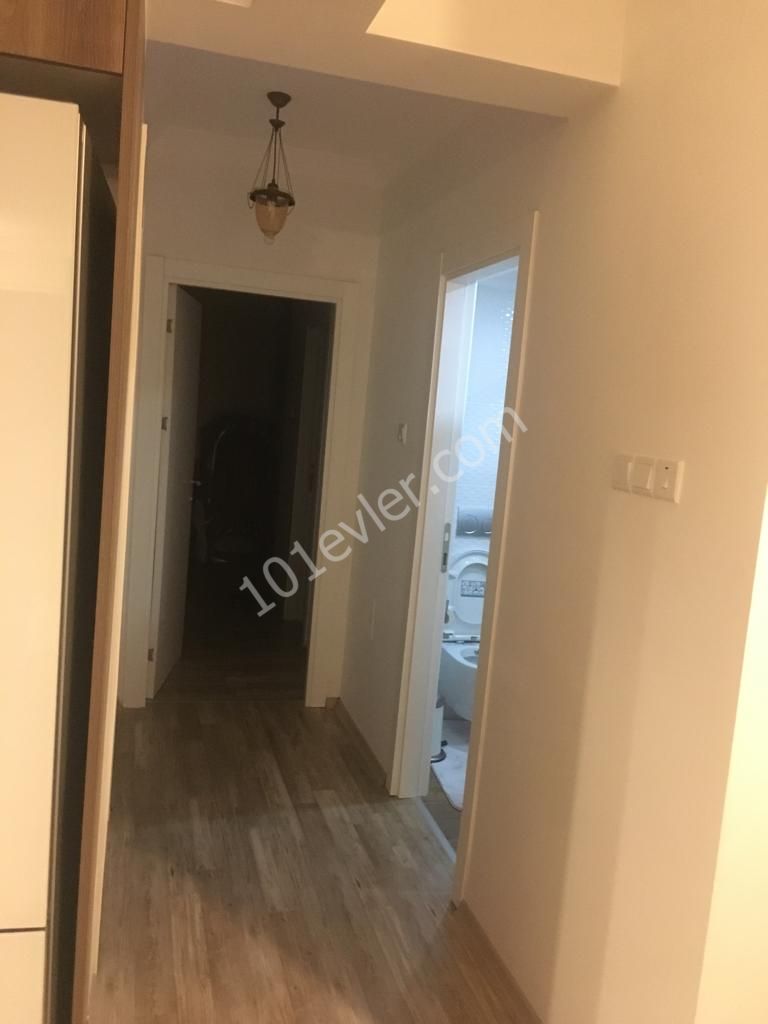 GİRNE MERKEZDE HAVUZLU SİTEDE KİRALIK FULL EŞYALI 2+1 DAİRE