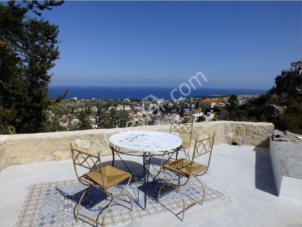 HISTORISCHE STEINVILLA MIT HERRLICHEM BLICK ZUM VERKAUF IN KYRENIA LAPTA ** 