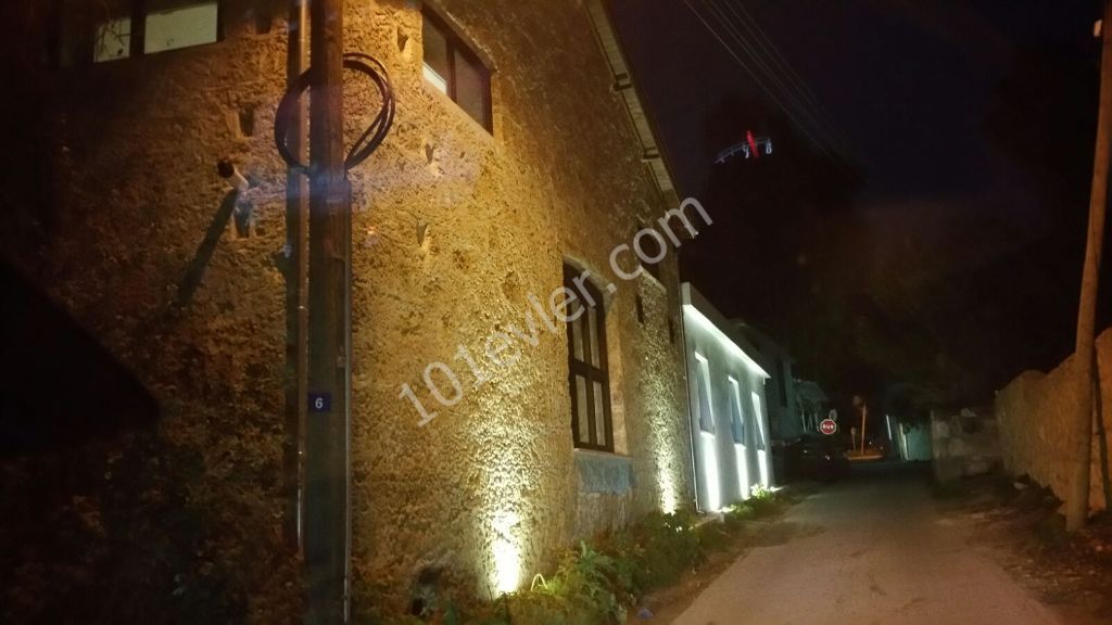  Girne Ozanköy de muhteşem kiralık 4+1 restore edilmiş eski kıbrıs köy evi