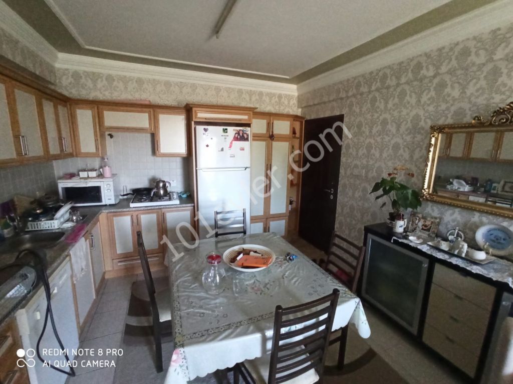 GİRNE MERKEZDE SATILIK 2+1 DAİRE