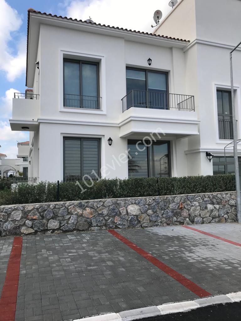 GİRNE ALSANCAK'TA KİRALIK FULL EŞYALI 1+1 DAİRE (KIBRIS TOWN HOUSES)