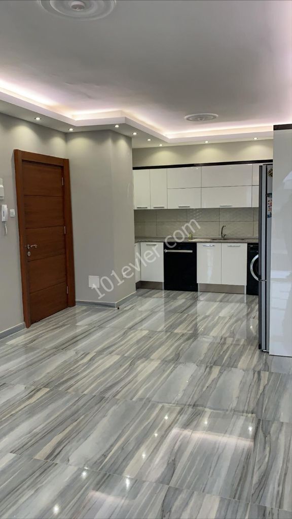 GİRNE ALSANCAK'TA KİRALIK FULL EŞYALI LÜKS 2+1 DAİRE