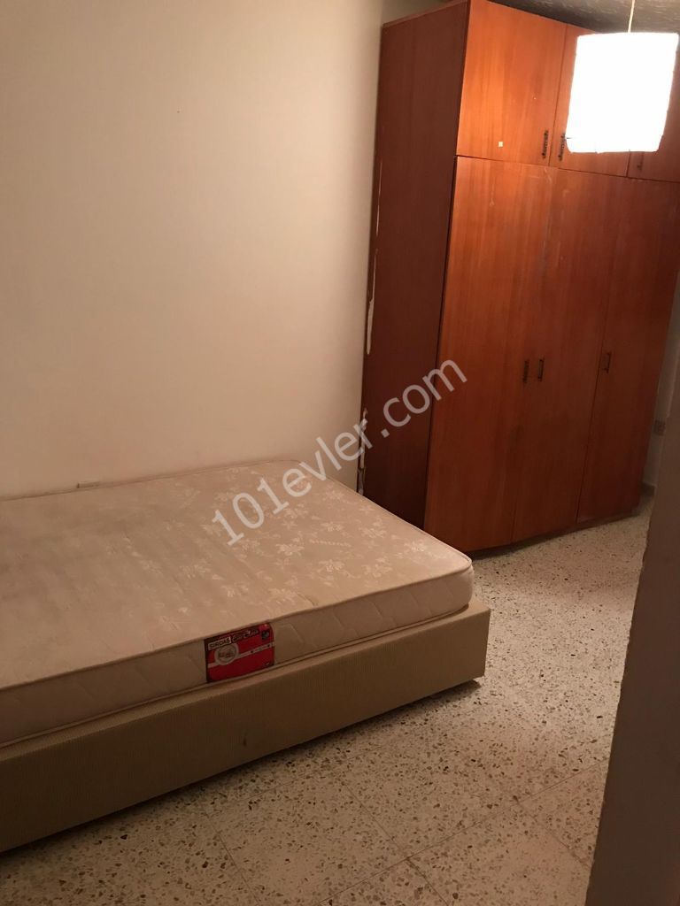 GİRNE MERKEZDE KİRALIK EŞYALI 3+1 DAİRE