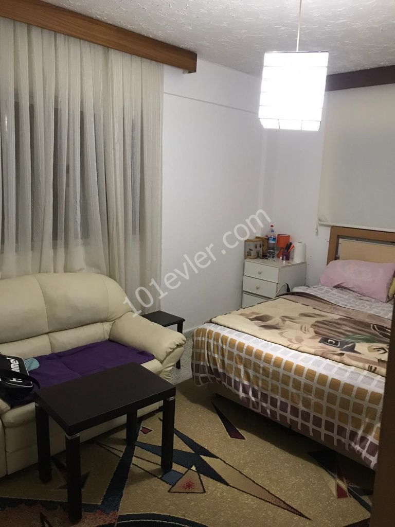 GİRNE MERKEZDE KİRALIK EŞYALI 3+1 DAİRE