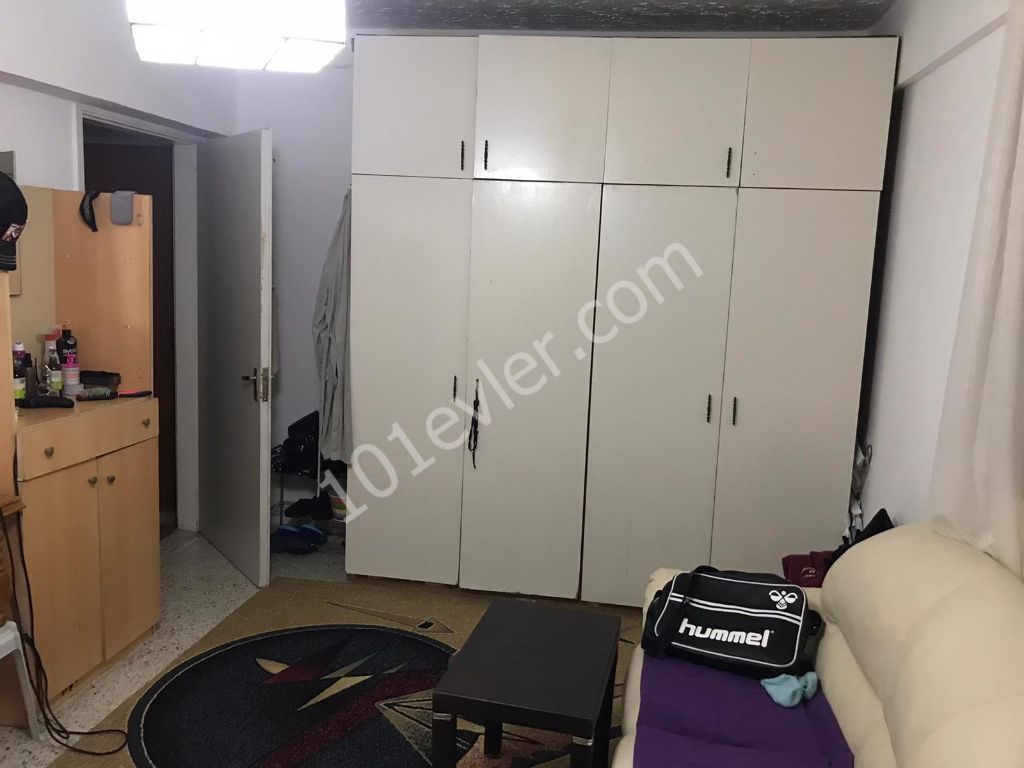 GİRNE MERKEZDE KİRALIK EŞYALI 3+1 DAİRE