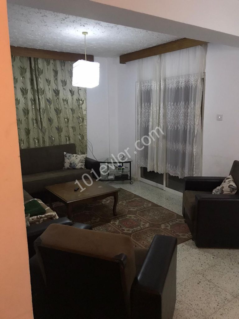 GİRNE MERKEZDE KİRALIK EŞYALI 3+1 DAİRE