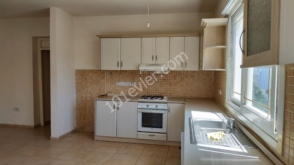 GİRNE MERKEZDE SATILIK 3+1 GENİŞ DAİRE