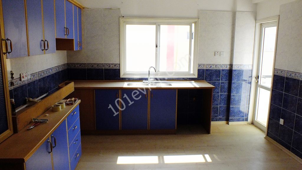 LEFKOŞA YENİKENT'TE SATILIK TÜRK KOÇANLI 3+1 DAİRE