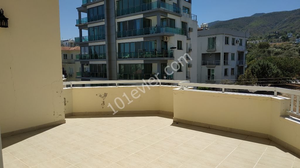 GİRNE MERKEZDE SATILIK 3+1 PENTHOUSE (TAKAS KABUL EDİLİR)