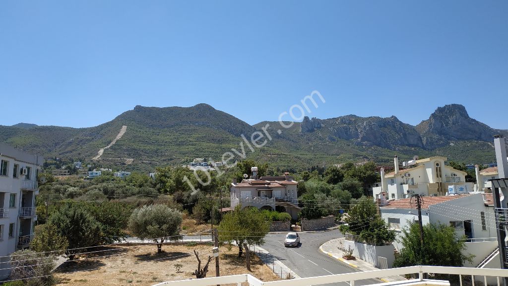 3+1 PENTHOUSE FOR SALE IN THE CENTER OF KYRENIA (BARTER IS ACCEPTED) ** 