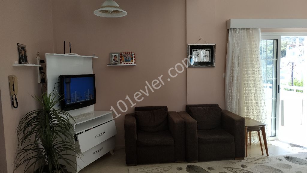 GİRNE MERKEZDE SATILIK 3+1 PENTHOUSE (TAKAS KABUL EDİLİR)