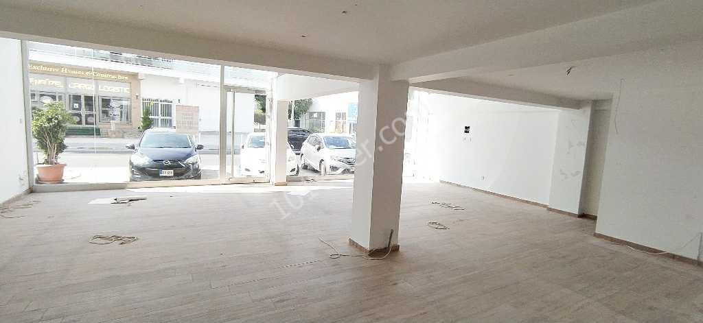 Girnenin en işlek caddelerinden Semih Sancar caddesinde kiralık 165m2 dükkanlar