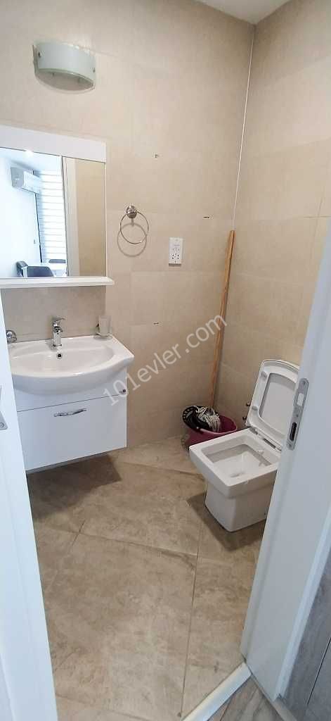 Girne'nin prestijli binasında kiralık daire full eşyalı 2+1 daire