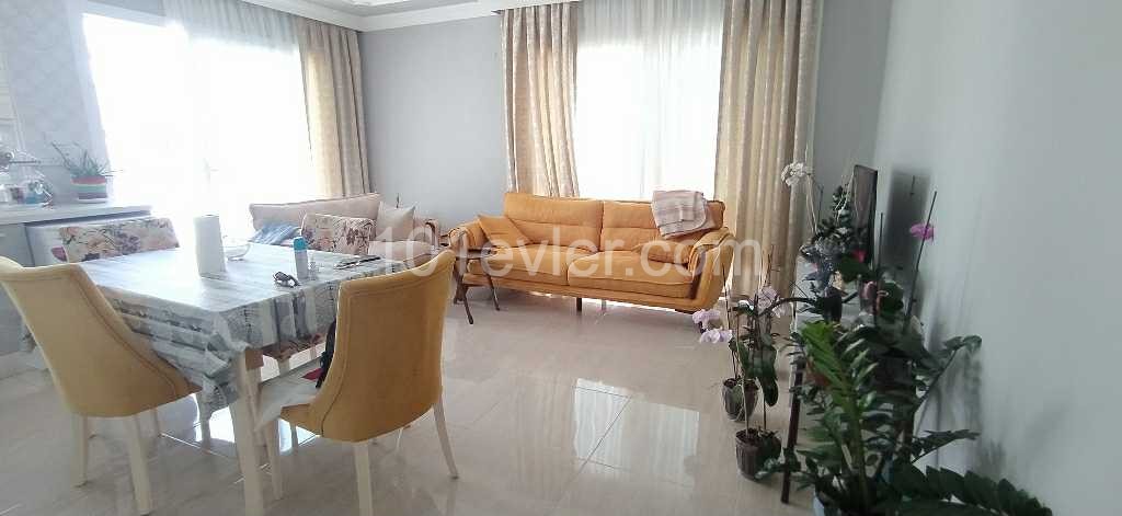 Girne merkezde satılık 125 m2  3+1 daire 