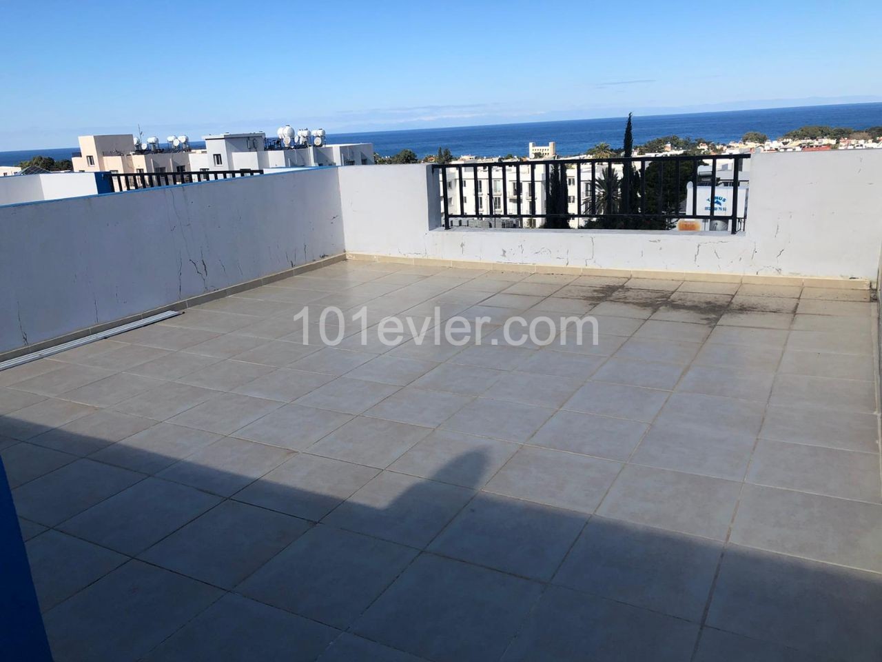 Mountain and sea view flat for sale in Lapta ** 