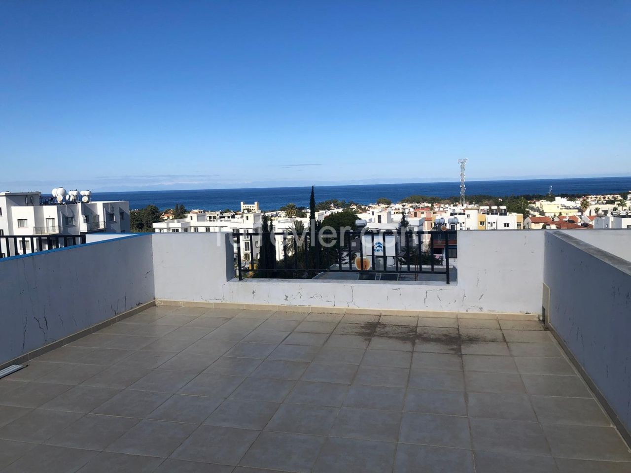 Mountain and sea view flat for sale in Lapta ** 