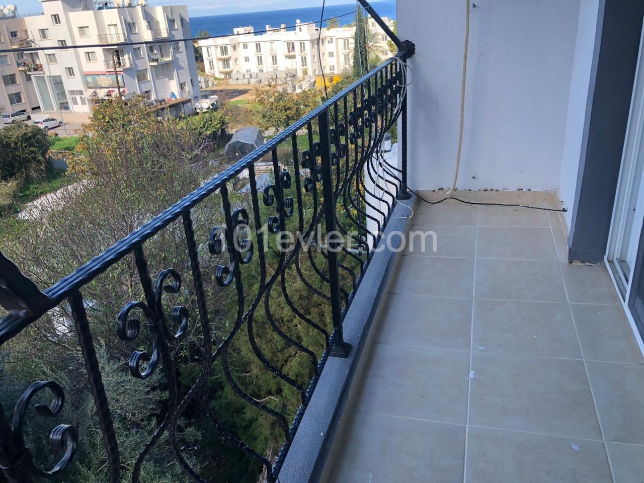 Mountain and sea view flat for sale in Lapta ** 